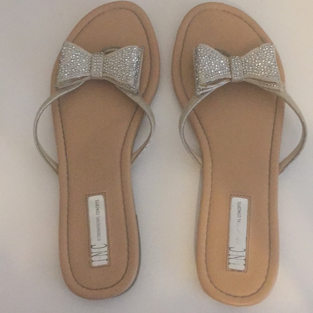 International concepts casual flip flops